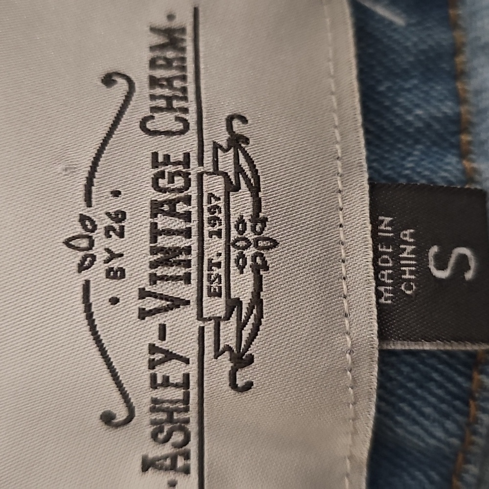 ASHLEY VINTAGE CHARM Blue Vest Denim Style - Picture 2 of 6